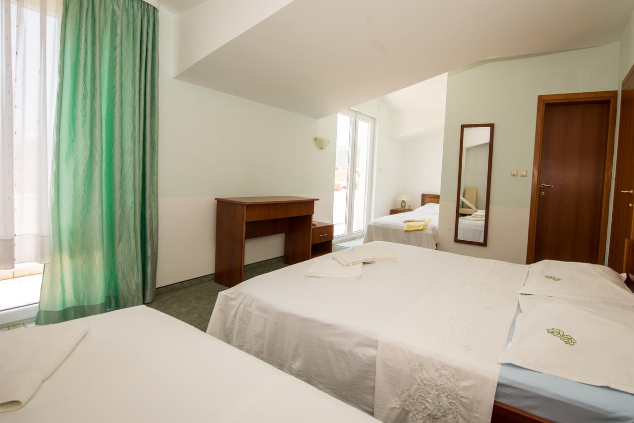 Bed And Breakfast Helena Kastela Exterior photo